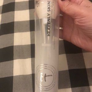 IT Cosmetics Heavenly Skin Bye Bye Pores Brush